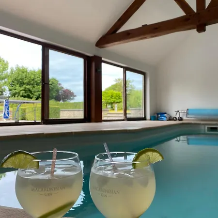 La Cle Des Champs Bed & Breakfast 3*