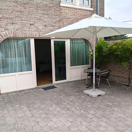 La Cle Des Champs Bed & Breakfast 3*